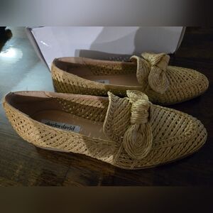 New With Tags Charles David Women's 9M Tan Woven Loafers